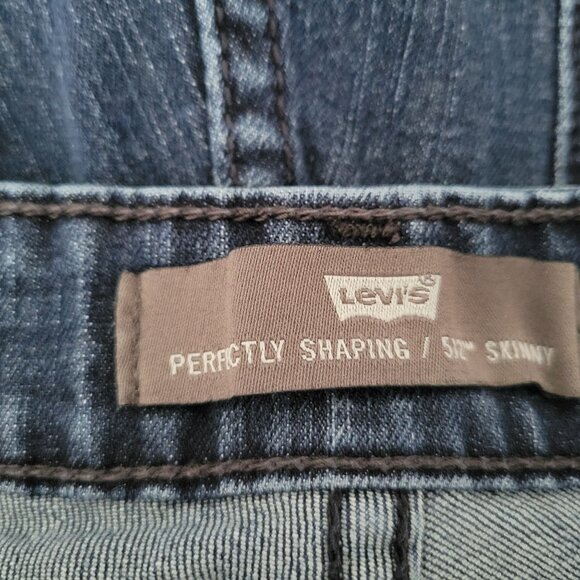 Levis 512 Perfectly Shaping Skinny Jeans Womens Size 18 Mid Rise Dark Wash Denim - Picture 4 of 6
